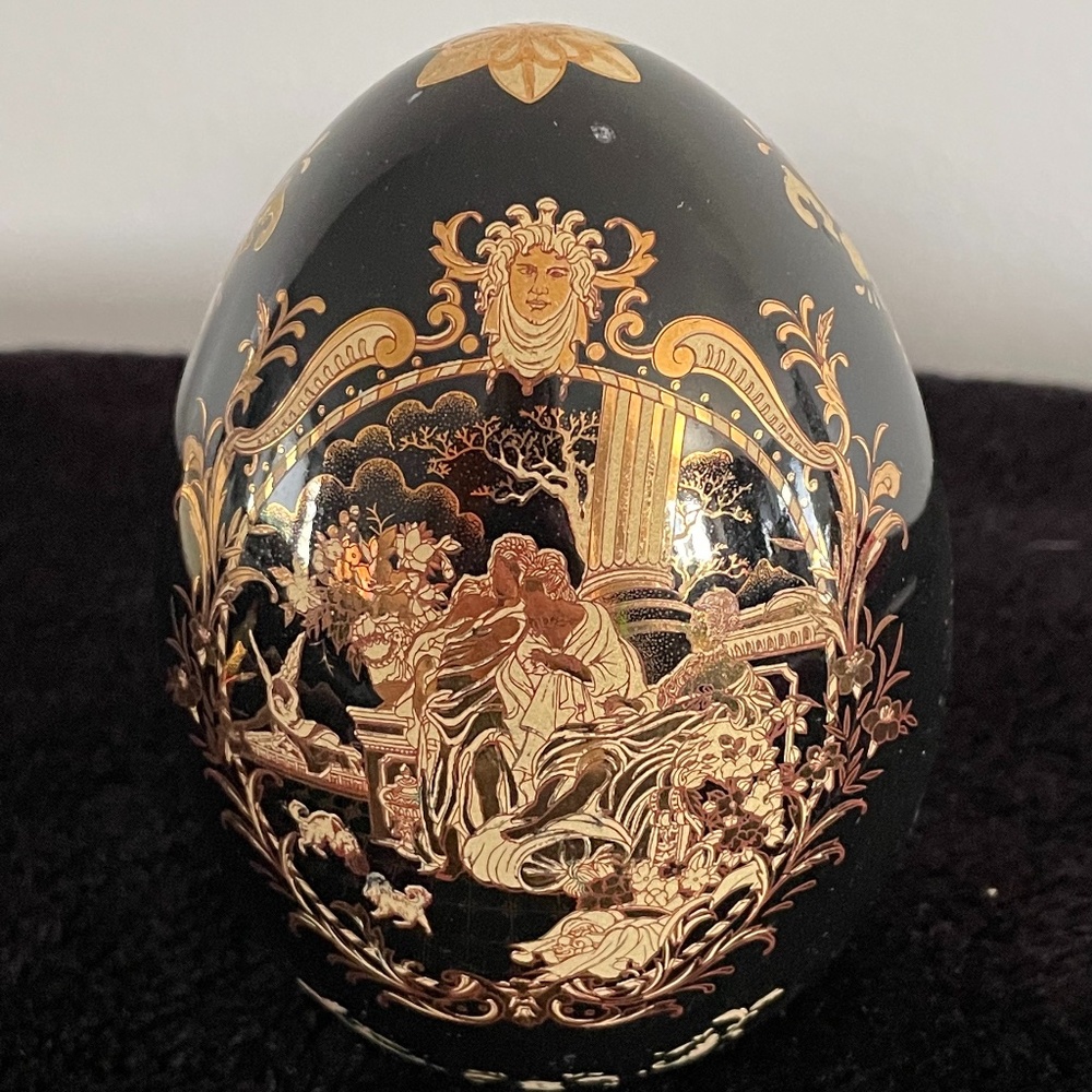 Beautiful Black and gold Decorative Egg